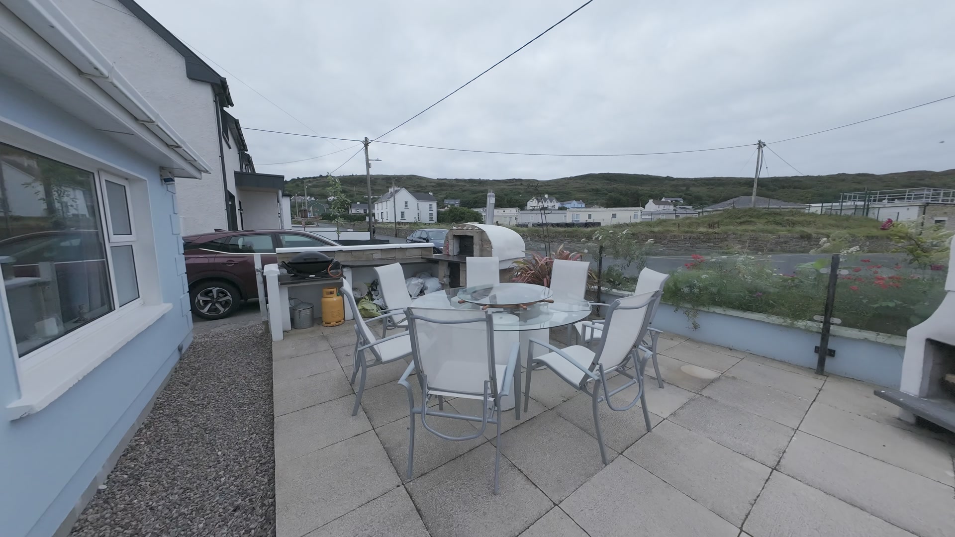 Patio, barbecue and pizza oven at Sandycove